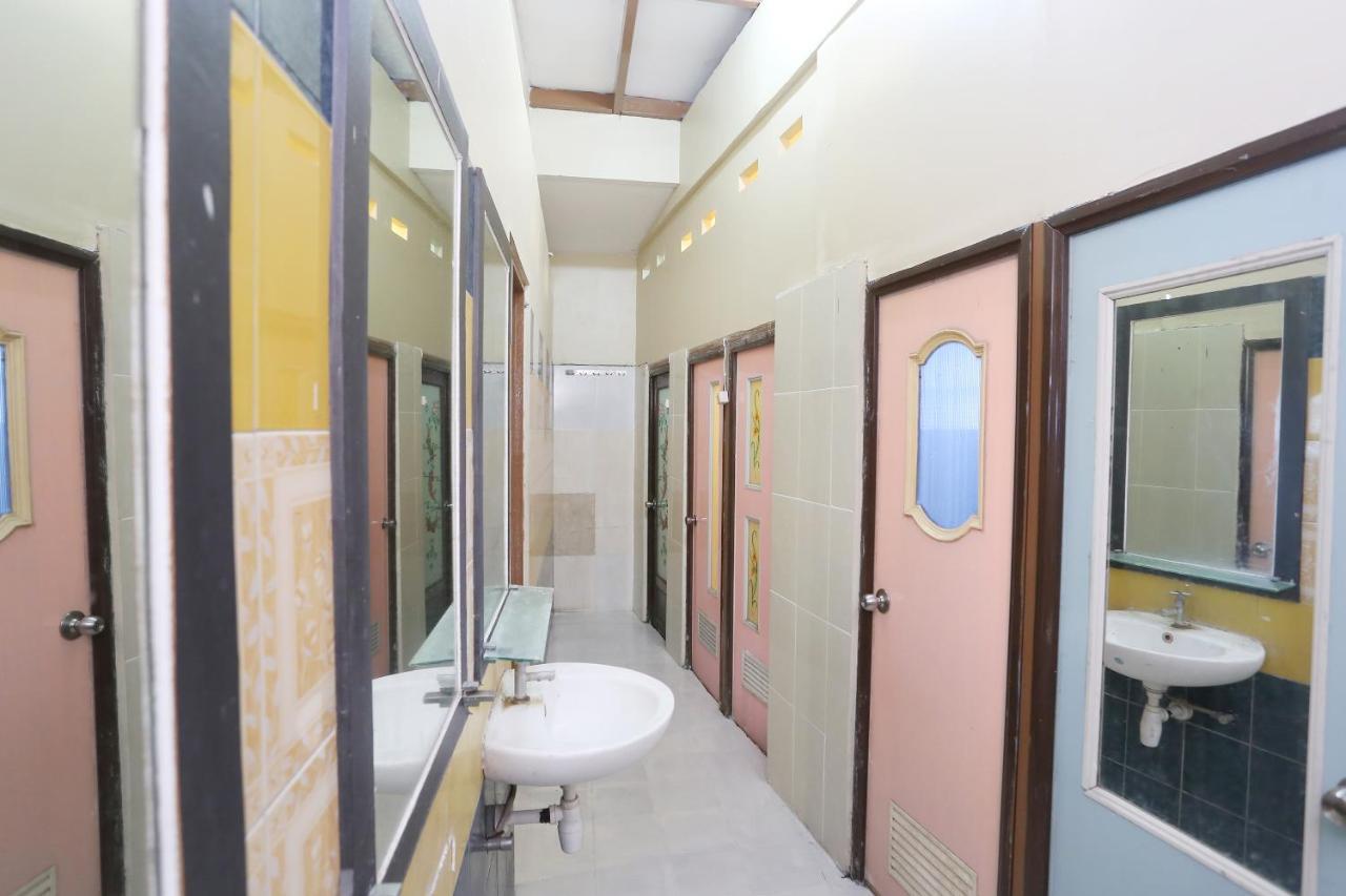 Spot On 2358 Aster Homestay Melati Εξωτερικό φωτογραφία